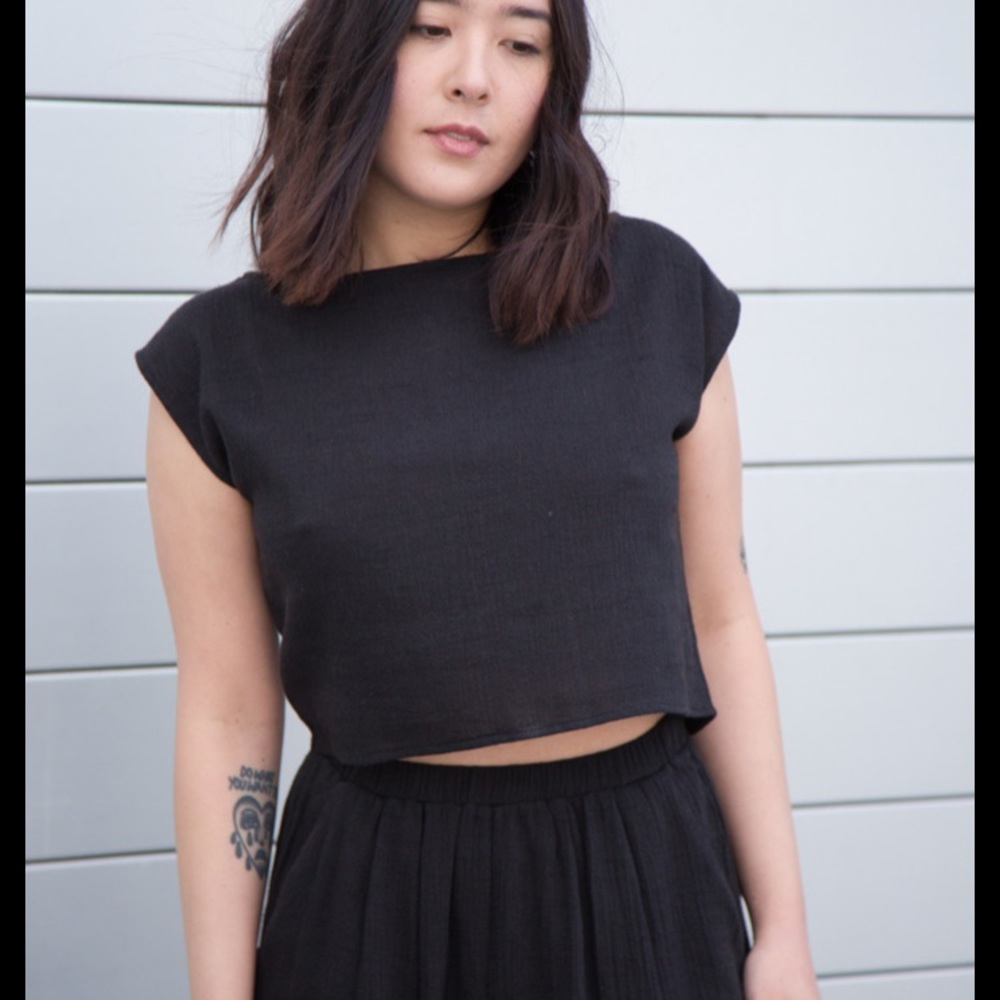 Ozma Crop Tee Black